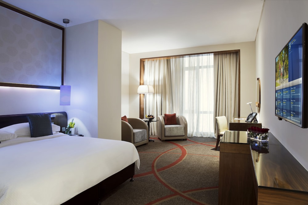 Room, 1 King Bed (Spacious Guest) - Photo 2