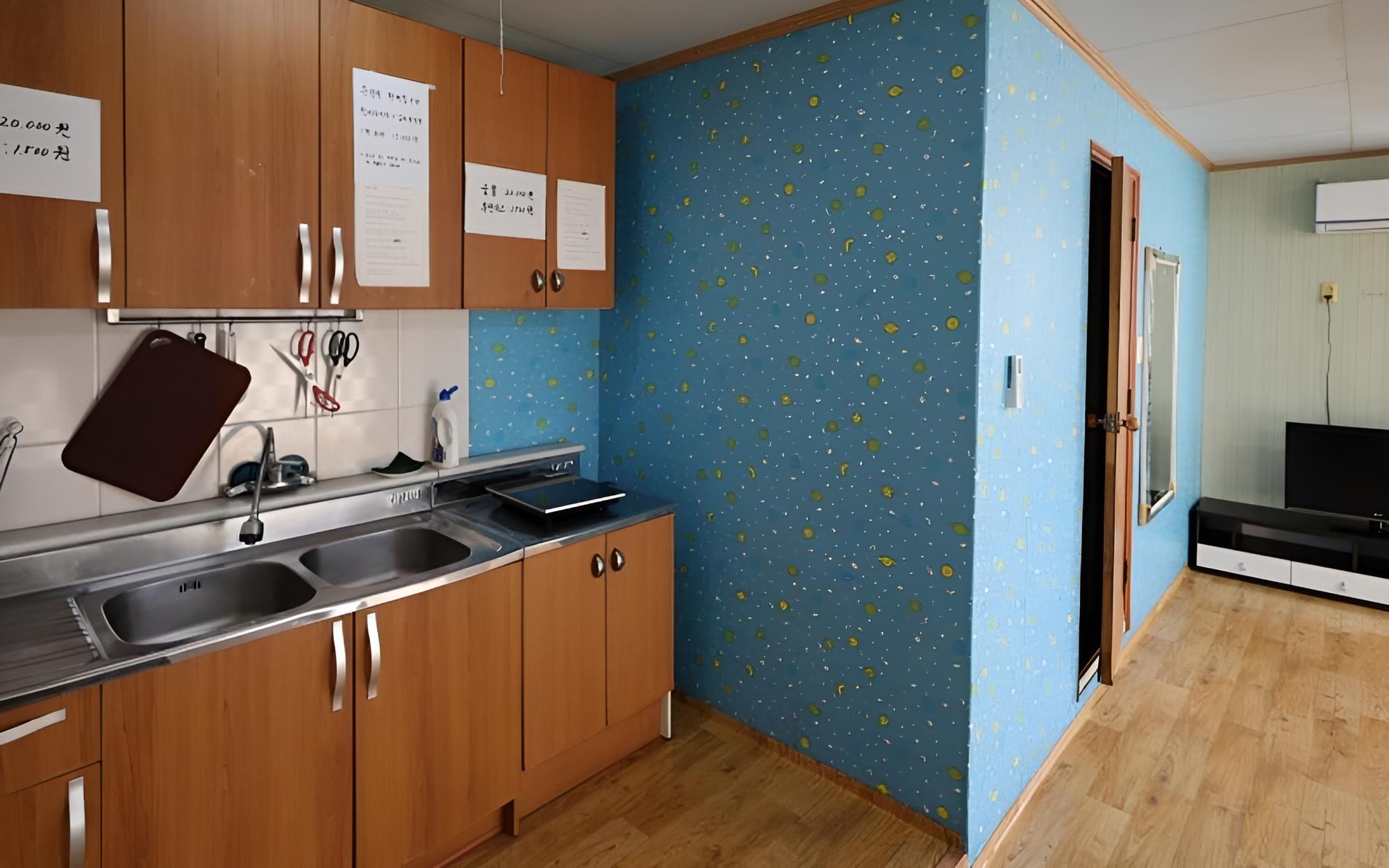 Room (Family Room) photo 1