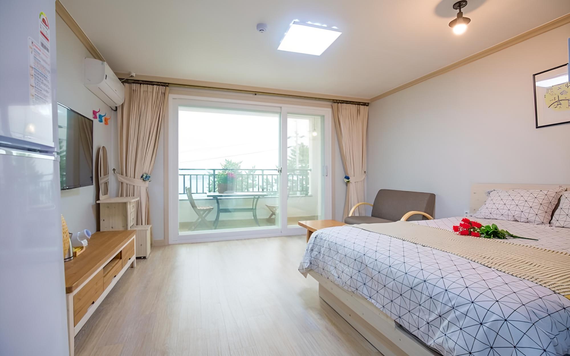 Room (No 202 (2F)) photo 1