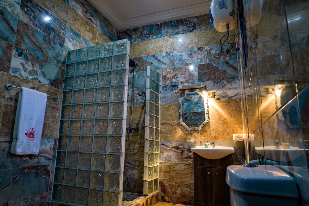Executive Room - Photo 10