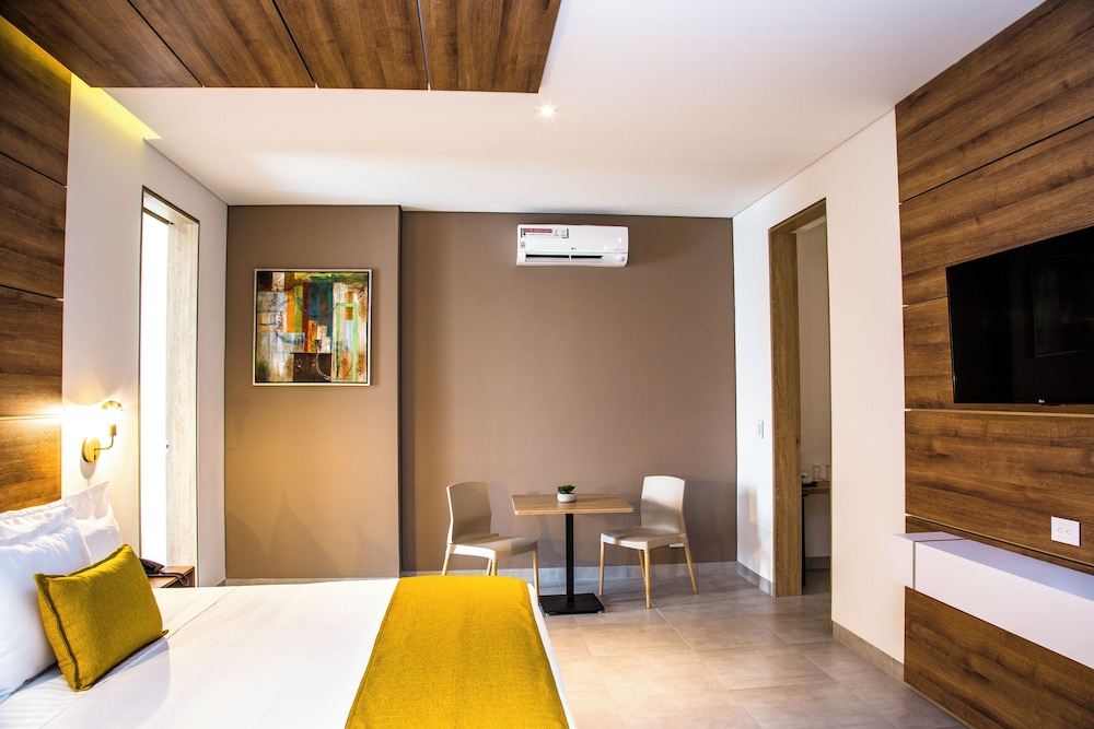 Deluxe Suite - Photo 6