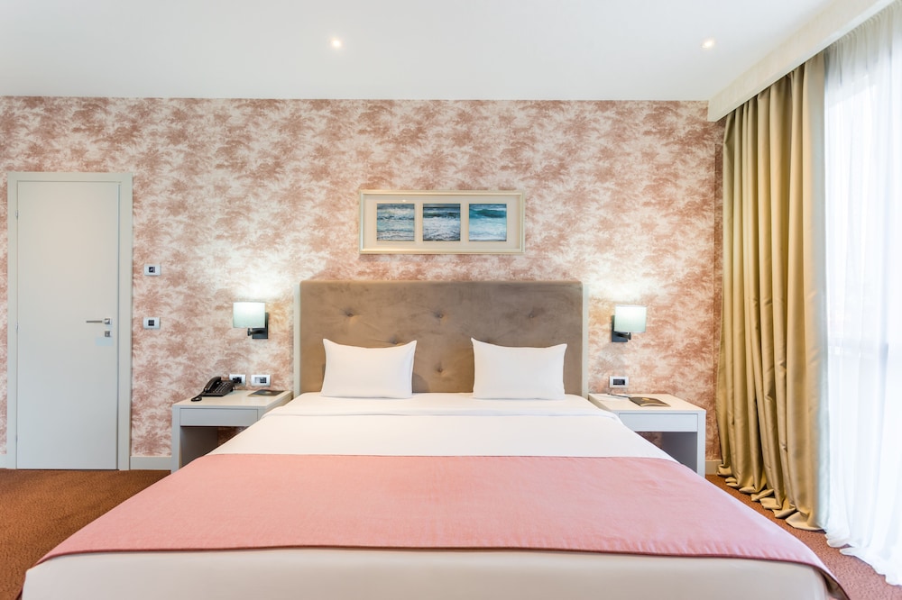 Superior Suite, City View