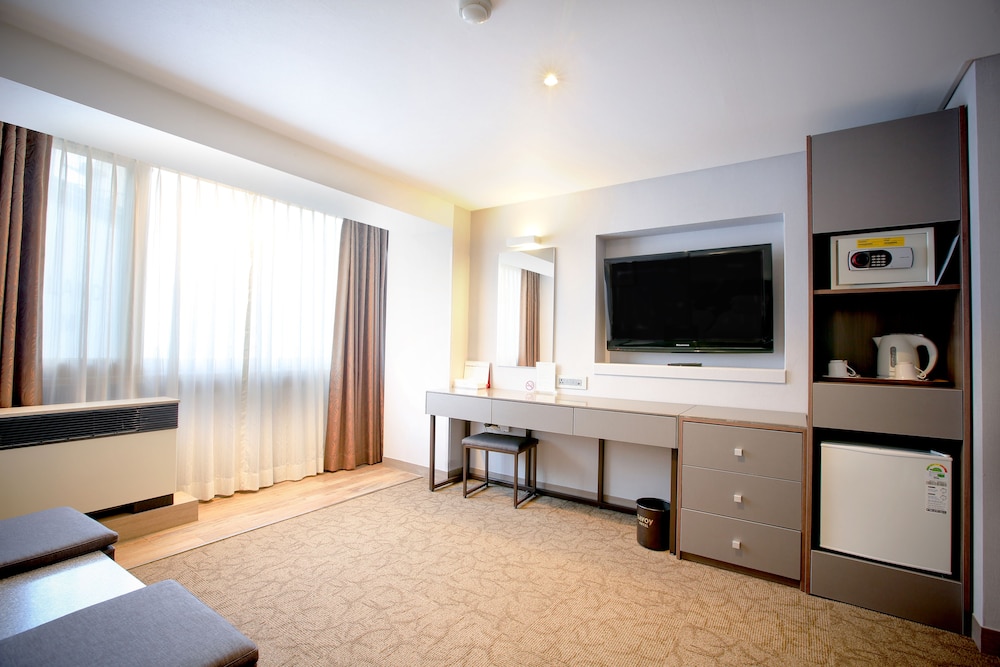 Deluxe Twin (No Parking, additional fee occurs if number of people booked & staying are different) - Photo 4