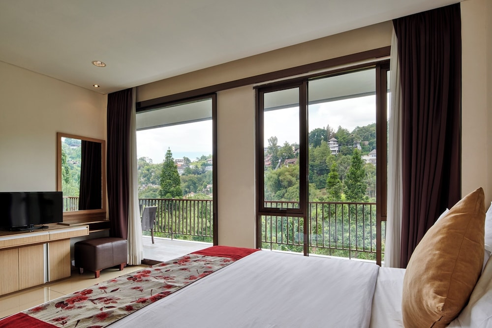Executive Villa, 5 Bedrooms, Hill View photo 2