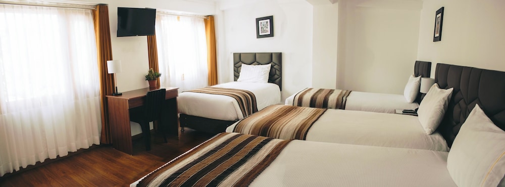 Family Quadruple Room, 1 Bedroom, Mobility Accessible, Mountain View