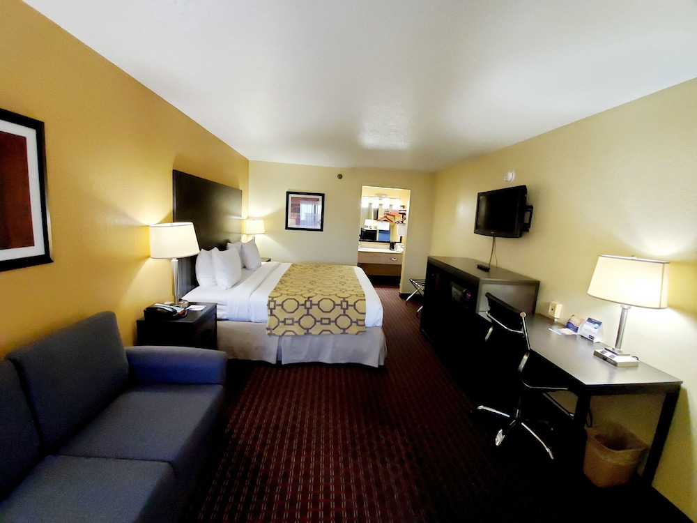 Room, 1 King Bed with Sofa bed, Smoking - Photo 4
