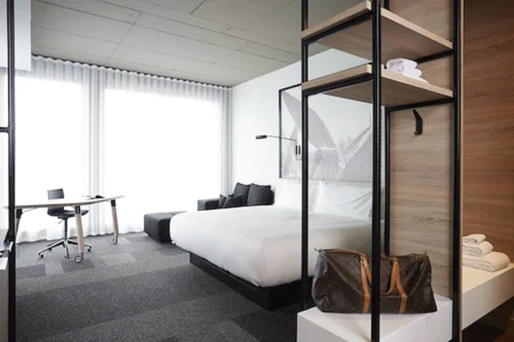 Studio Plus - 1 King Bed photo 2