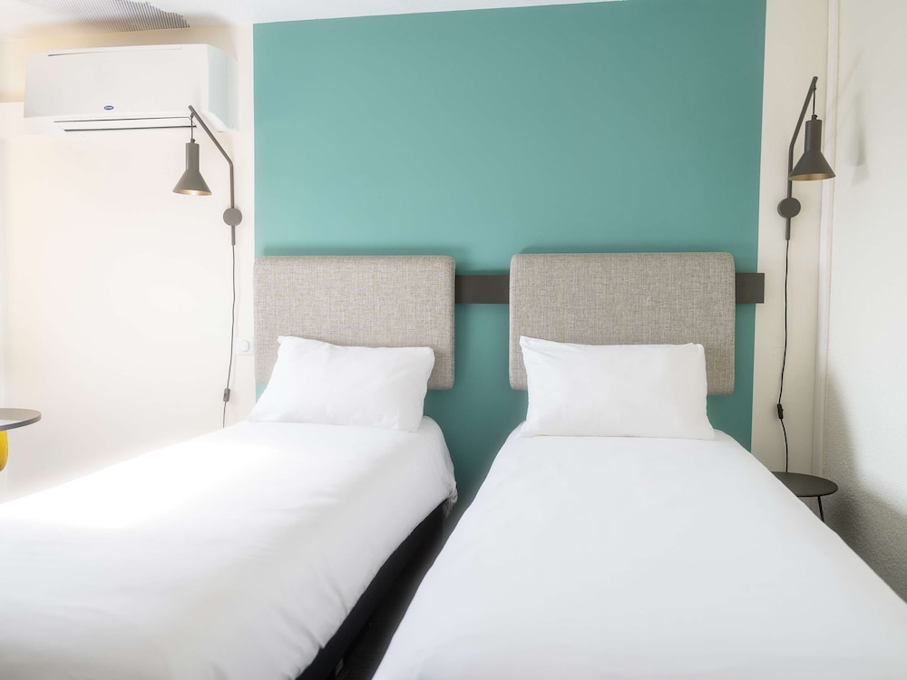 Standard Twin Room, 2 Twin Beds - Photo 6