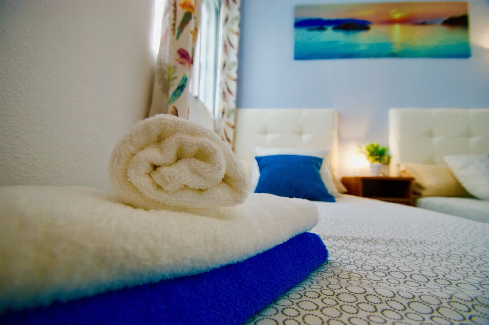 Apartamento, 2 dormitorios, terraza, cerca de la playa