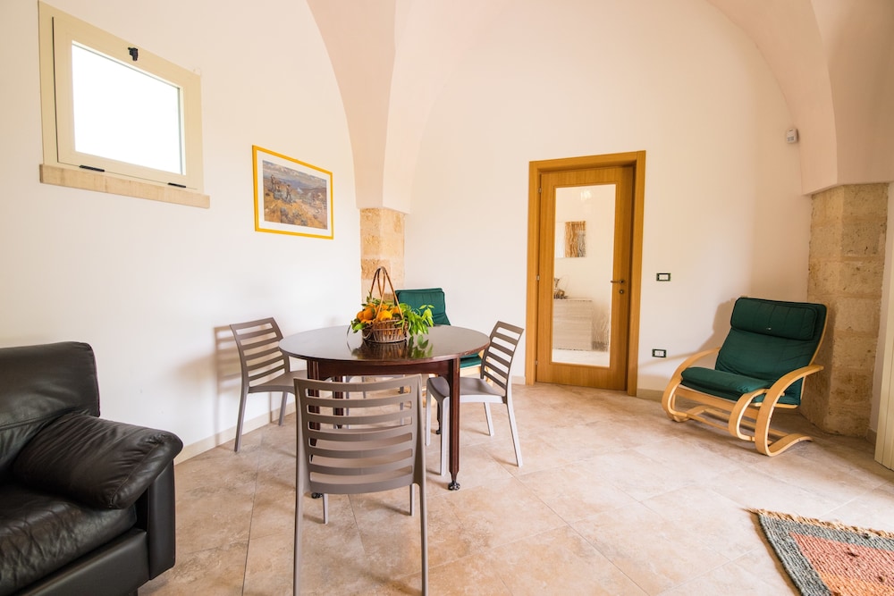 Apartment, 2 Bedrooms, Ground Floor photo 3