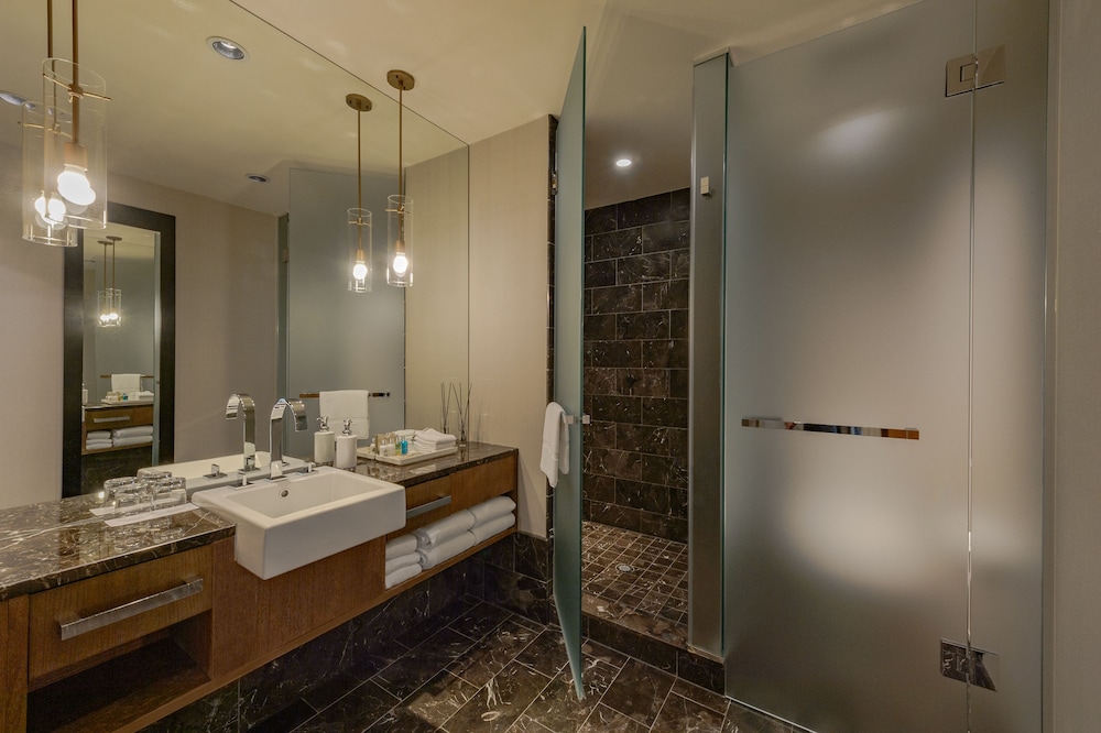 Signature Room, 2 Queen Beds, City View (Rainfall Shower)