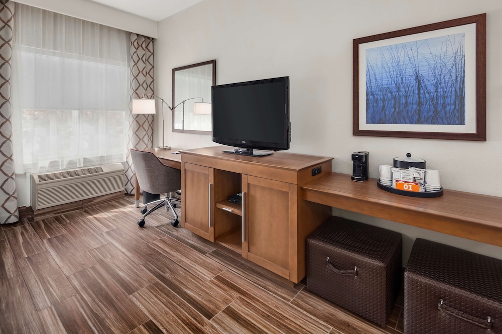 Single Room, 1 King Bed (Mobility & Hearing, 3x3 Shower) - Photo 3