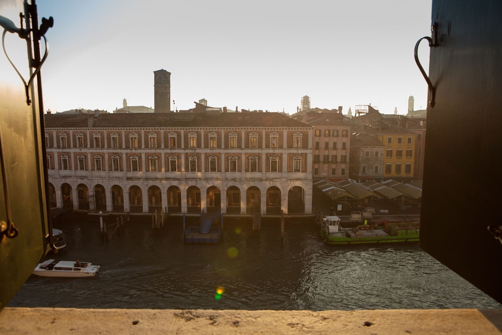 Superior Double Room (Gran Canal view) photo 3