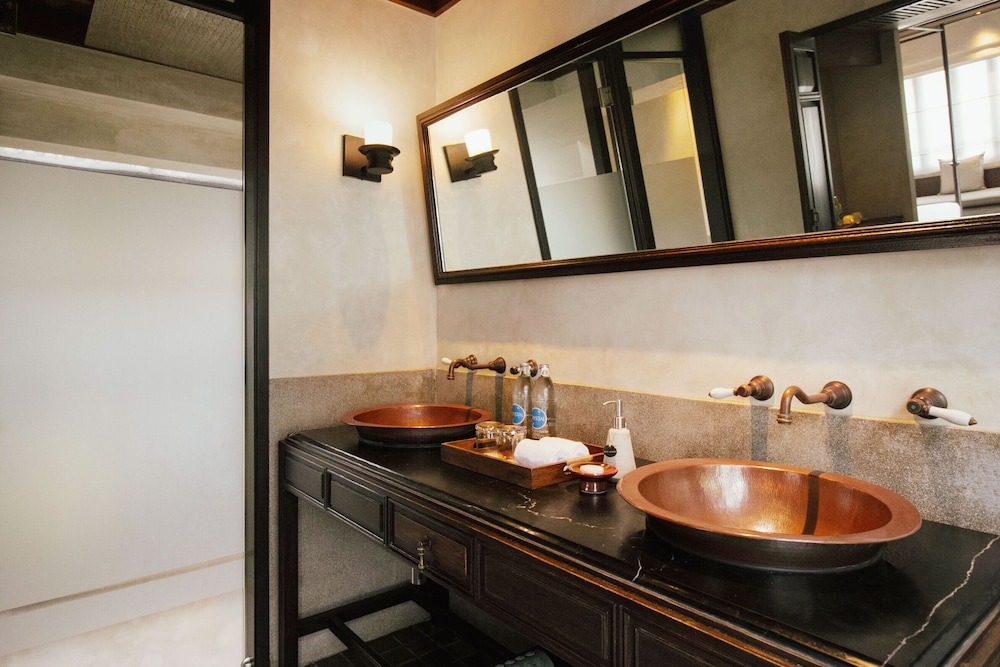 The Ocean Pool Villa - Photo 12