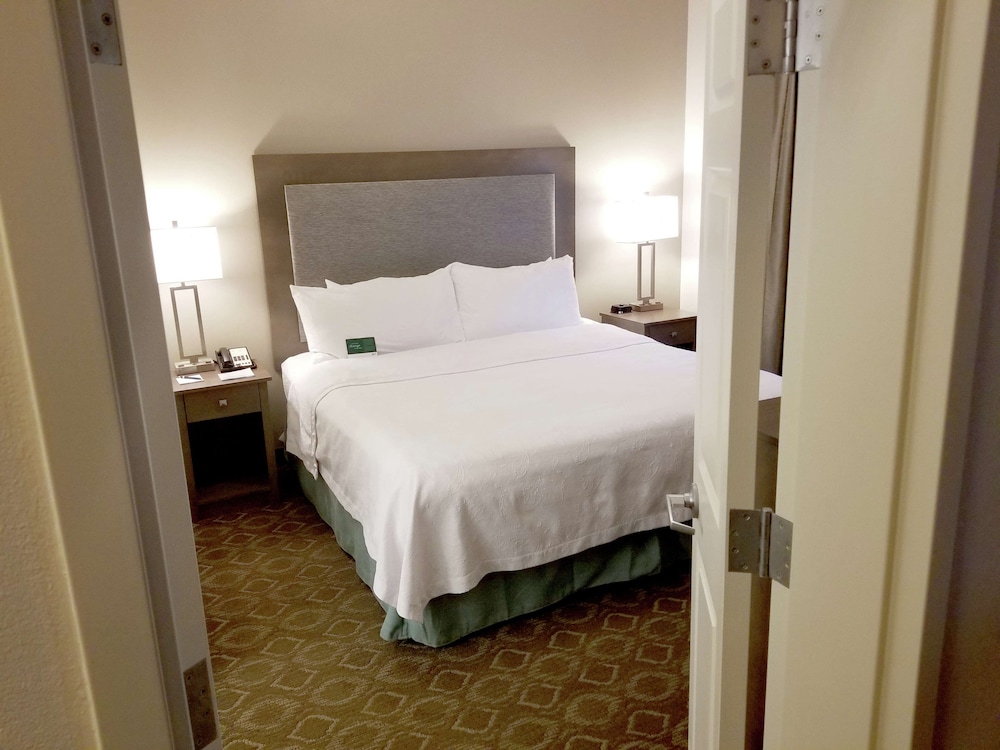 Suite, 1 King Bed, Accessible (Roll-in Shower)