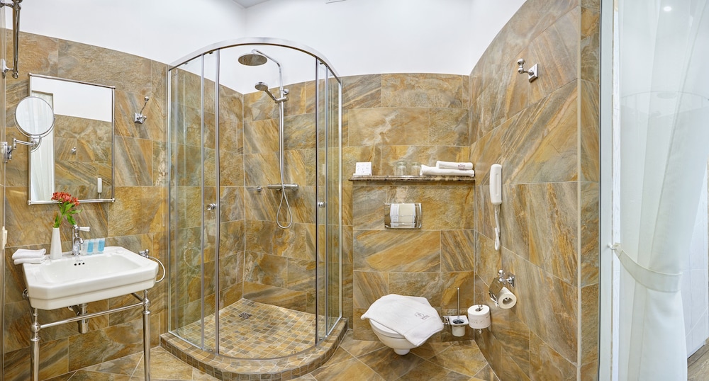 Superior Double or Twin Room photo 3