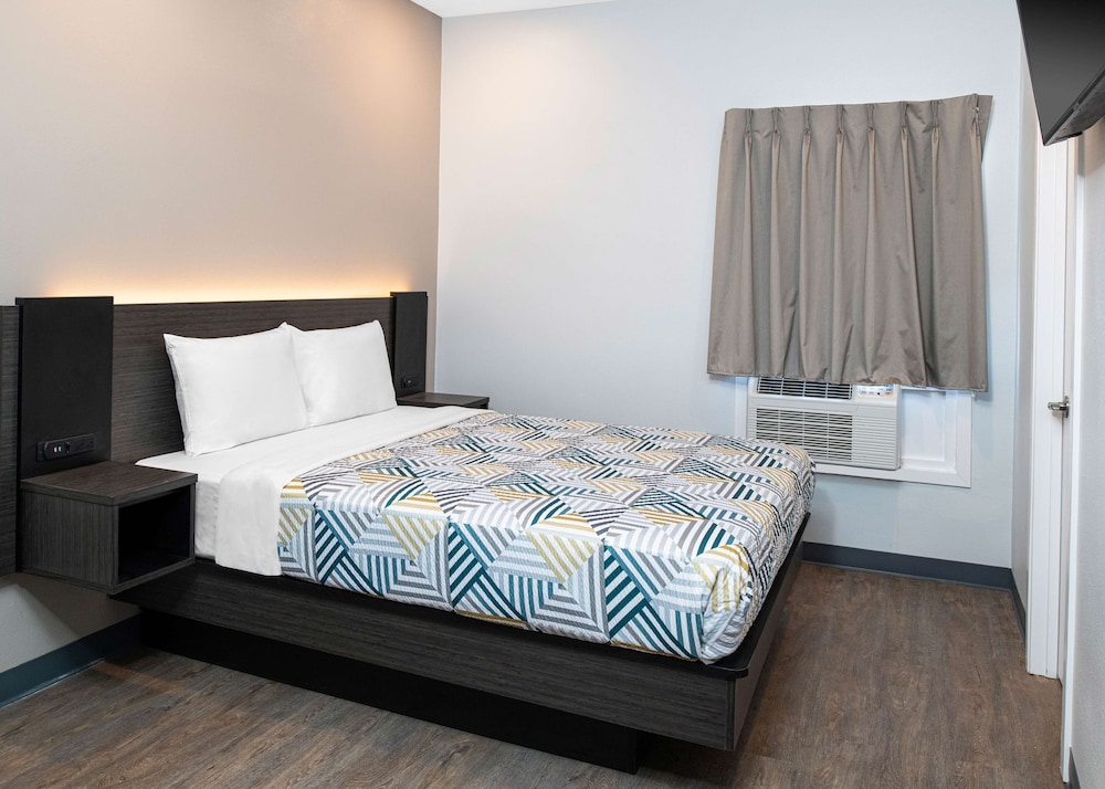 Standard Room, 1 Double Bed, Non Smoking - Photo 2