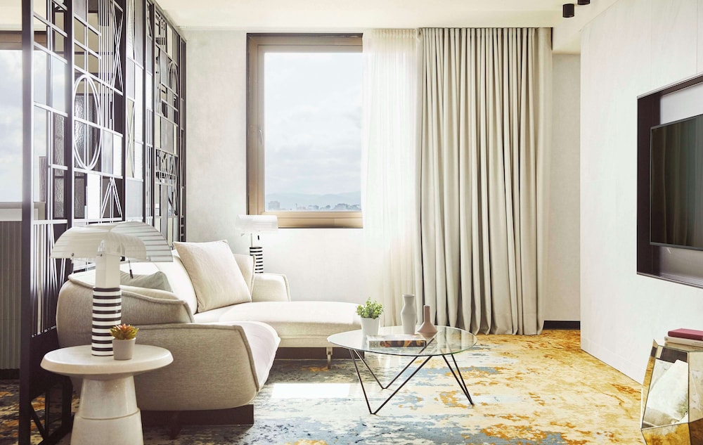 Suite, 1 Bedroom (Iconic)