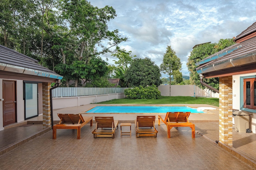 Villa photo 2