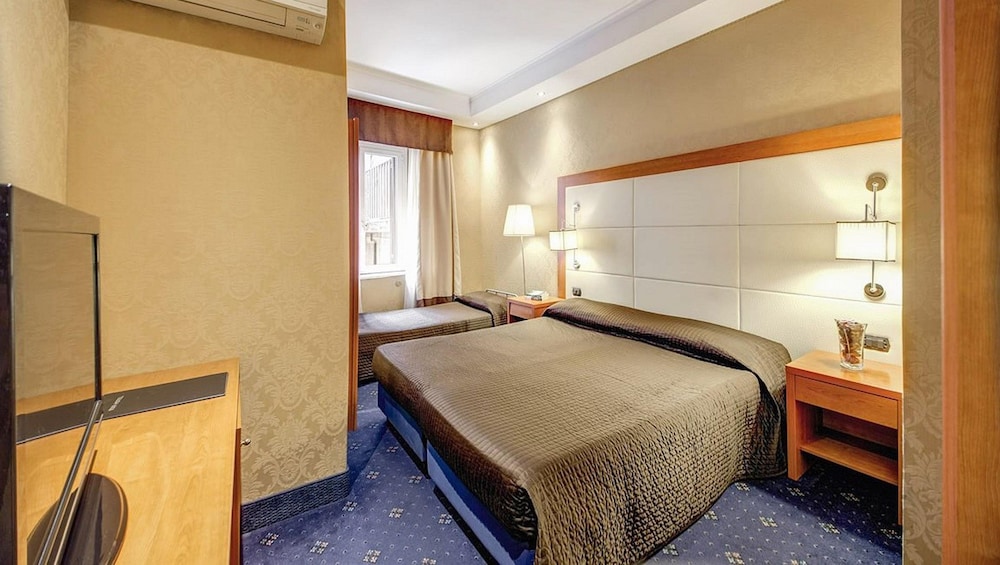 Economy Quadruple Room photo 2