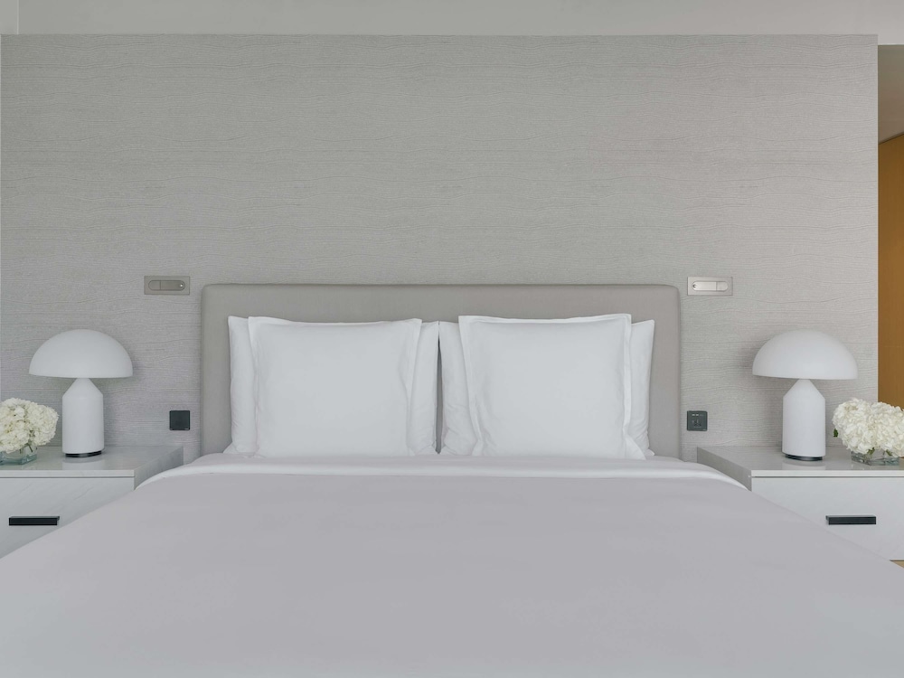 Premium Room, 1 King Bed with Sofa bed (Beach and Pool) photo 2