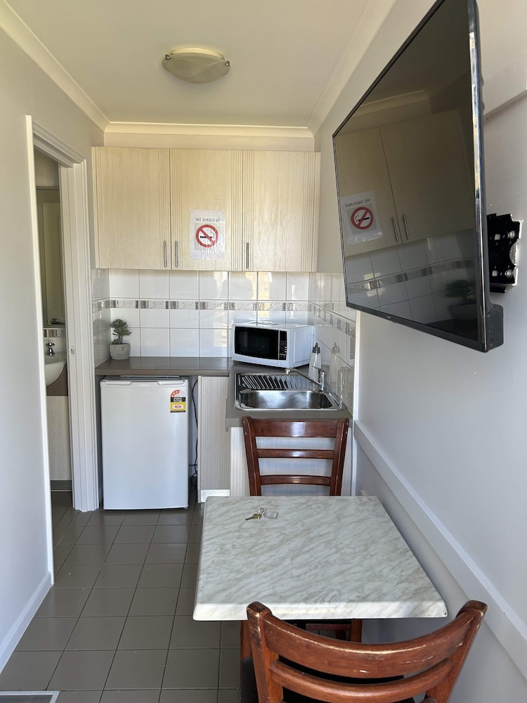 Economy Double Room photo 2