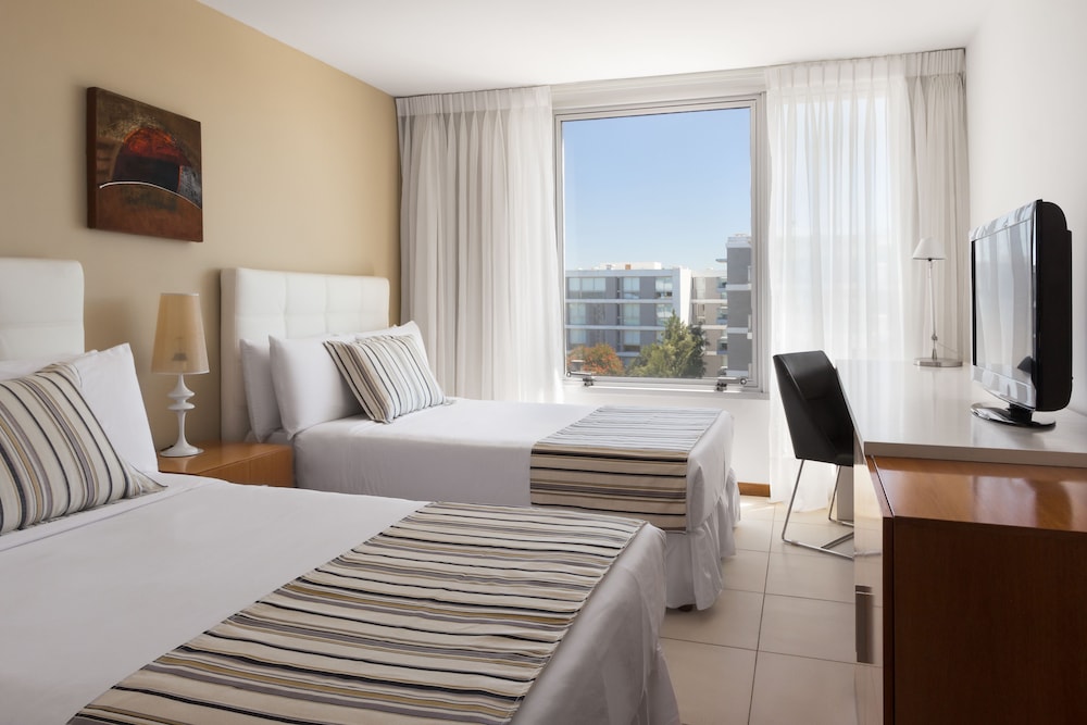 Deluxe Room, 2 Twin Beds, City View - Photo 1
