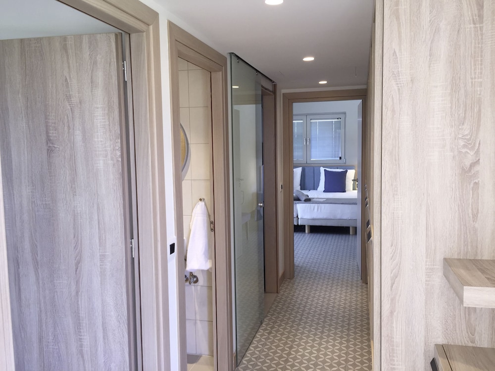 Family Room (Superior Triple Use) photo 3