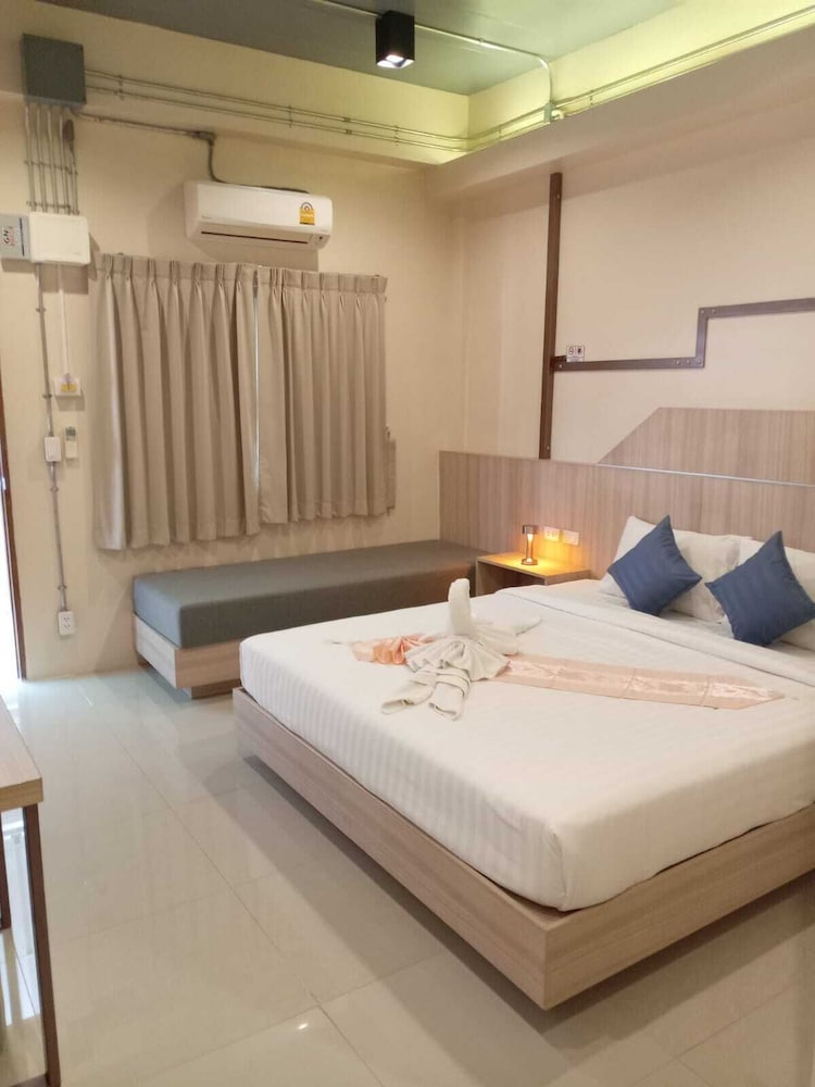 Deluxe Double Room - Photo 17