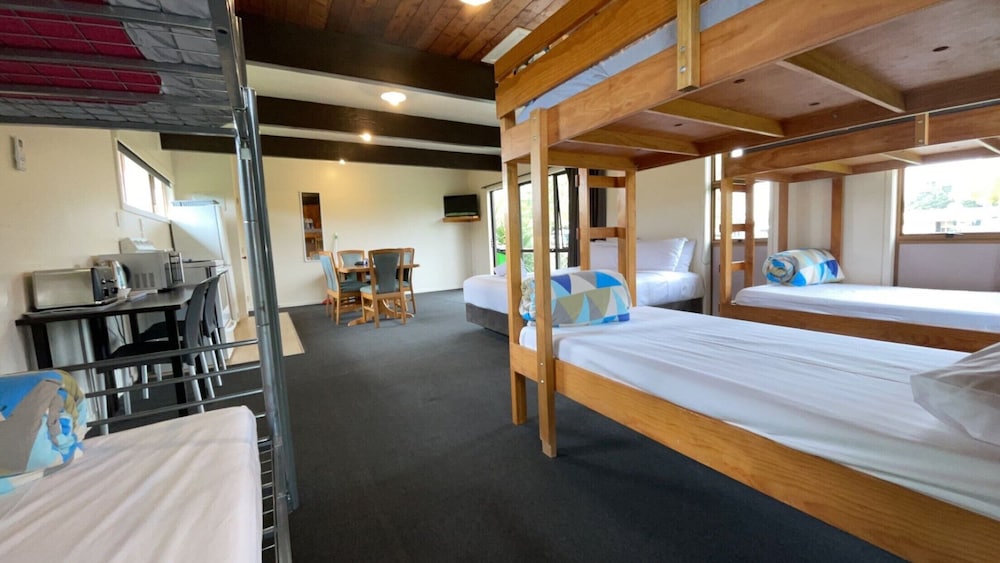 Classic Cabin, 1 Queen Bed and 3 Bunk Beds, Shared Bathroom photo 3