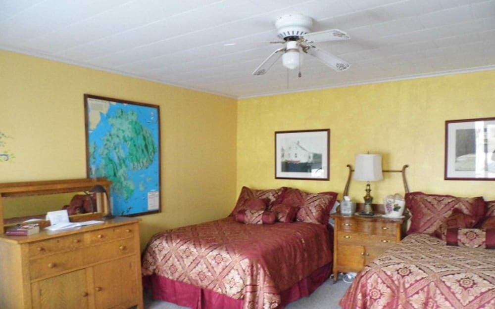 Room, 2 Double Beds photo 1