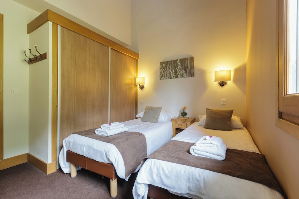 Family Apartment, Multiple Bedrooms (Vallorcine Buet 53 ski in / ski out) photo 3