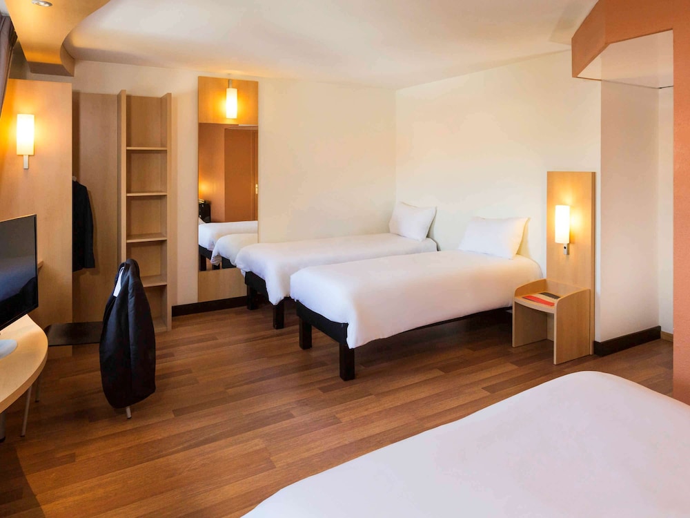 Standard Room, 2 Twin Beds - Photo 6