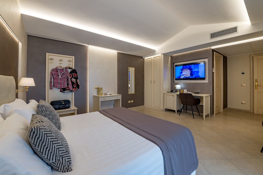 Junior Suite, Partial Sea View (303) - Photo 5