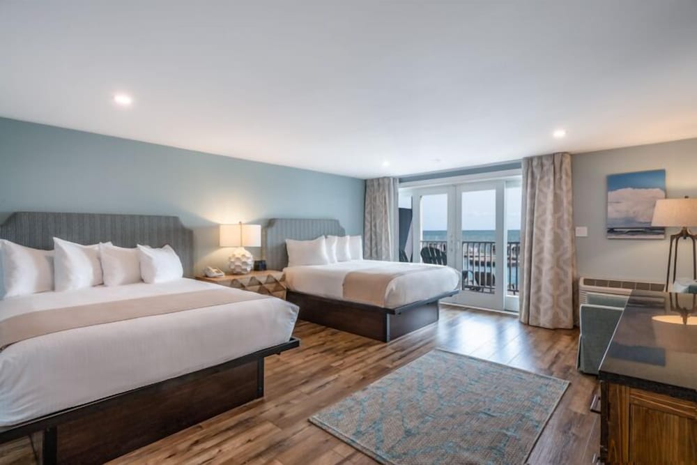 Deluxe Double Room, 2 Queen Beds, Balcony, Ocean View (Queen) photo 3