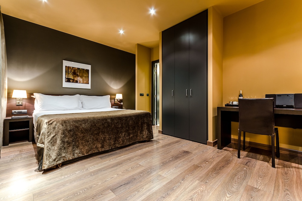 Standard Double Room (Interior View)