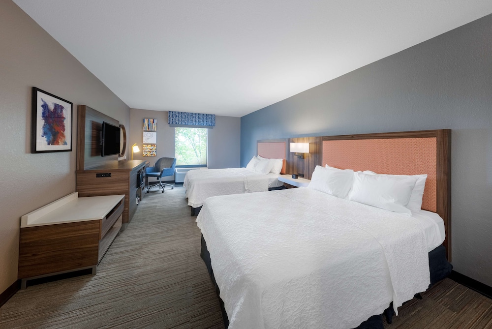 Room, 2 Queen Beds, Accessible, Bathtub - Photo 2