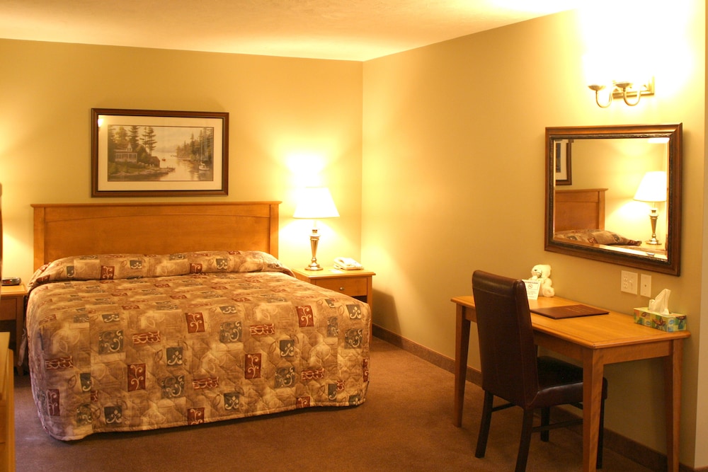 Master Suite, Kitchenette, 1 king bed with sofa bed photo 3