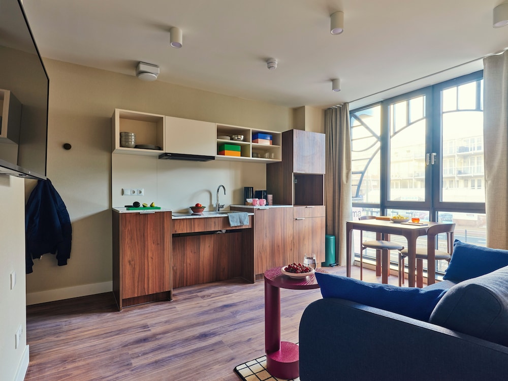 Large Studio with Kitchen - Accessible