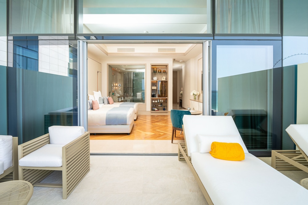Luxe Sea View | Twin Beds photo 2