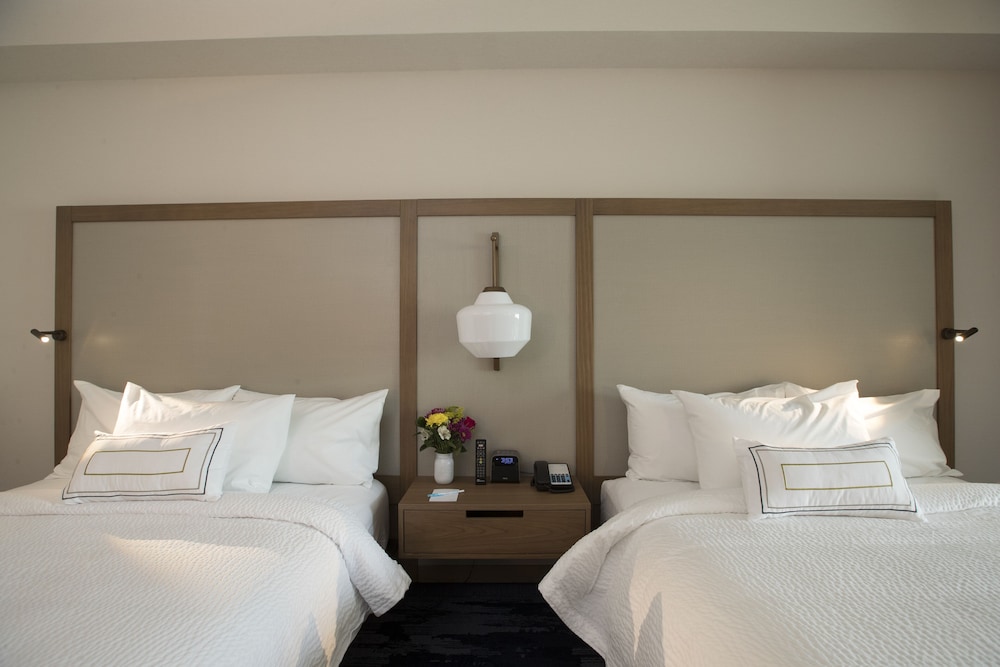 Room, 2 Queen Beds photo 2