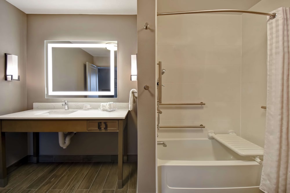 Suite, 2 Queen Beds, Accessible, Bathtub - Photo 3