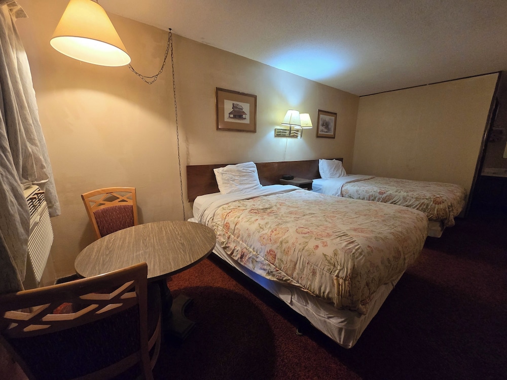 Room, 2 Queen Beds, Non Smoking - Photo 8