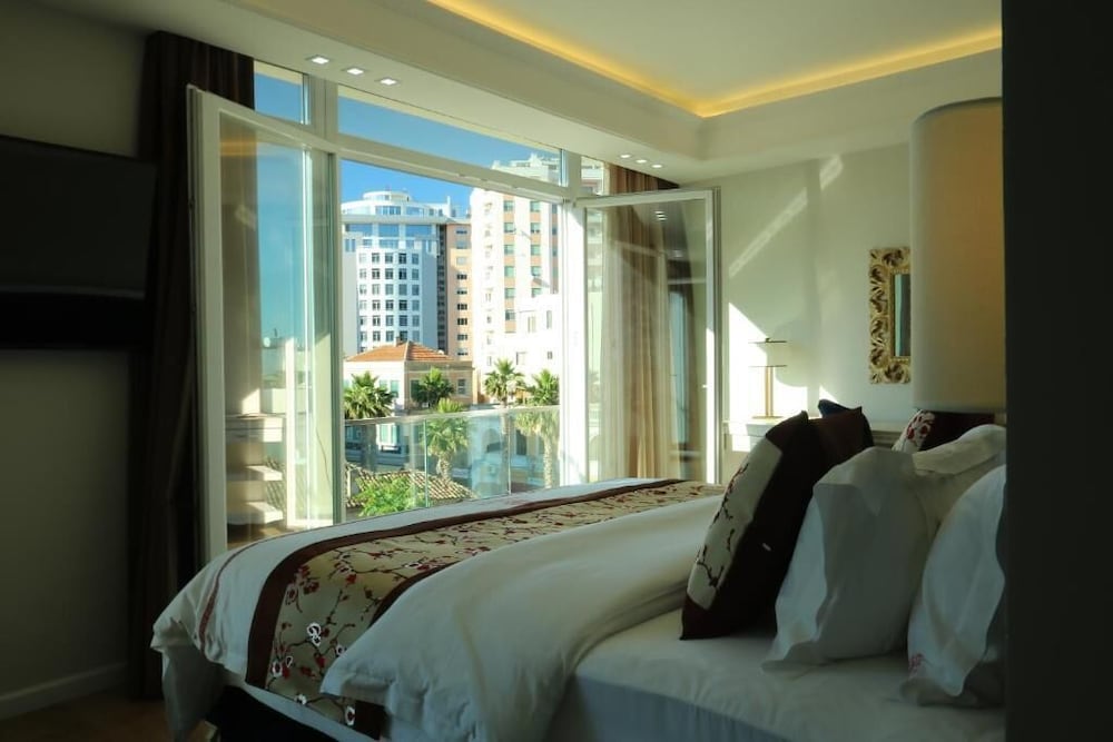 Suite, City View