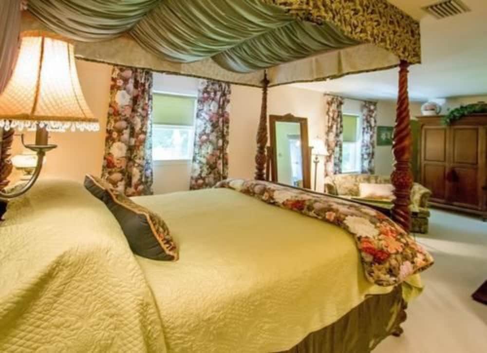 Forest Hill Suite photo 2