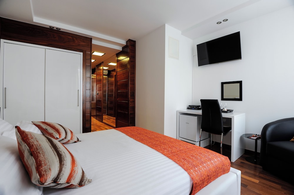 Classic Double Room, City View