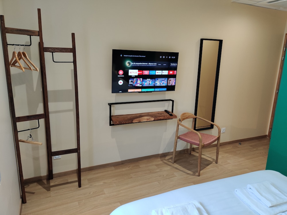 Classic Double or Twin Room - Photo 6