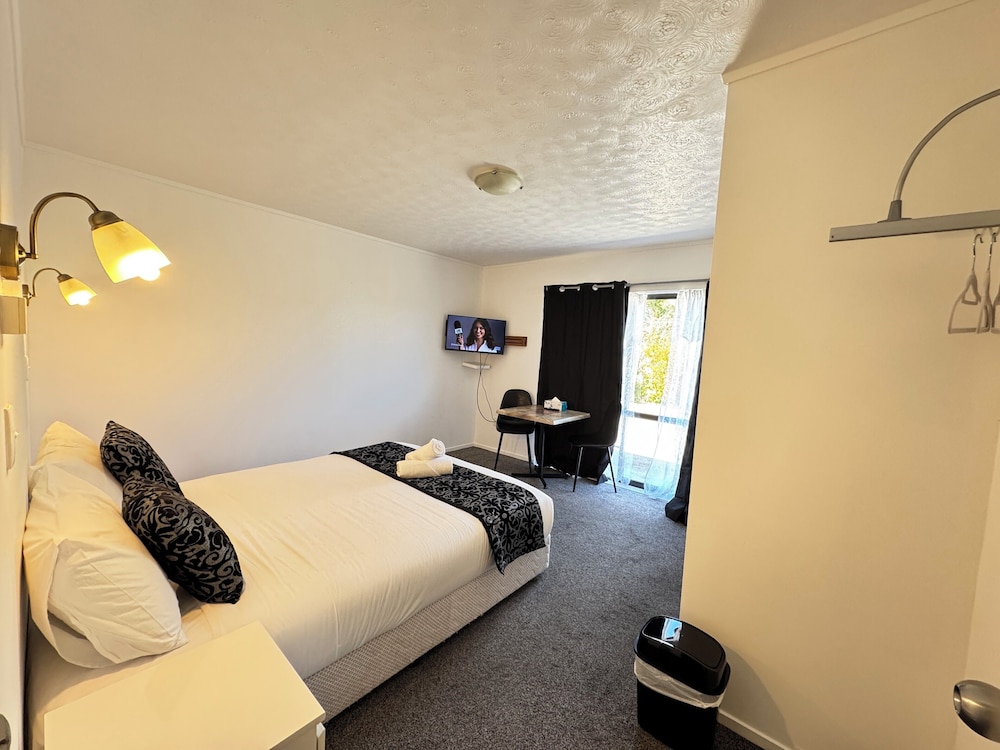 Ensuite Queen Bed Studio photo 3