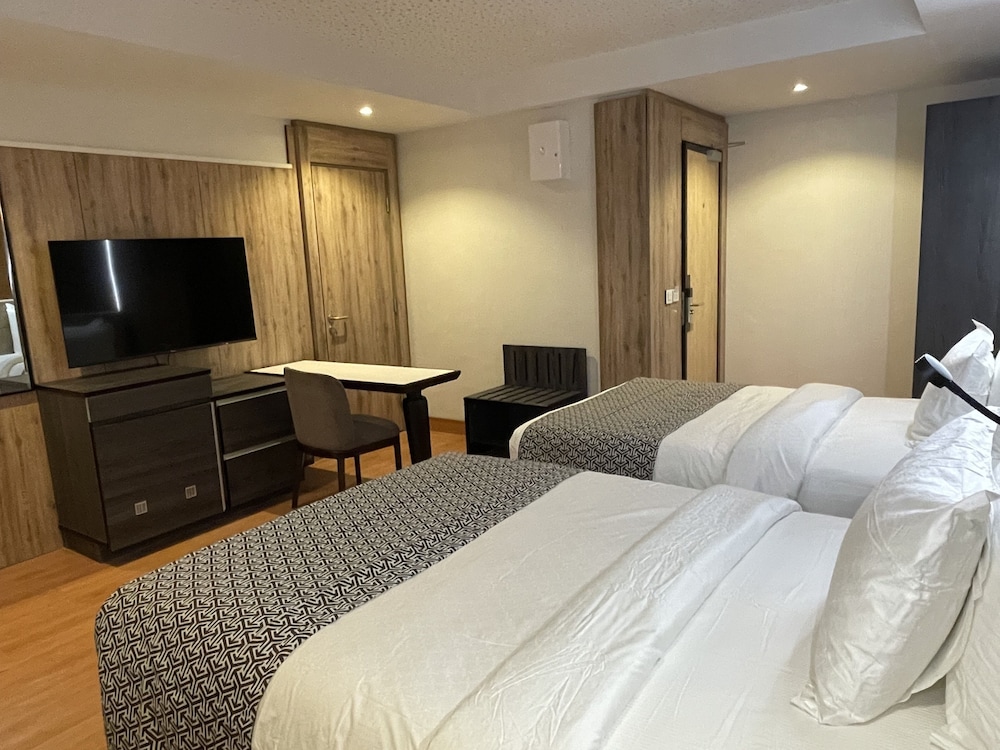 Comfort Twin Room, 2 Queen Beds, Non Smoking photo 3
