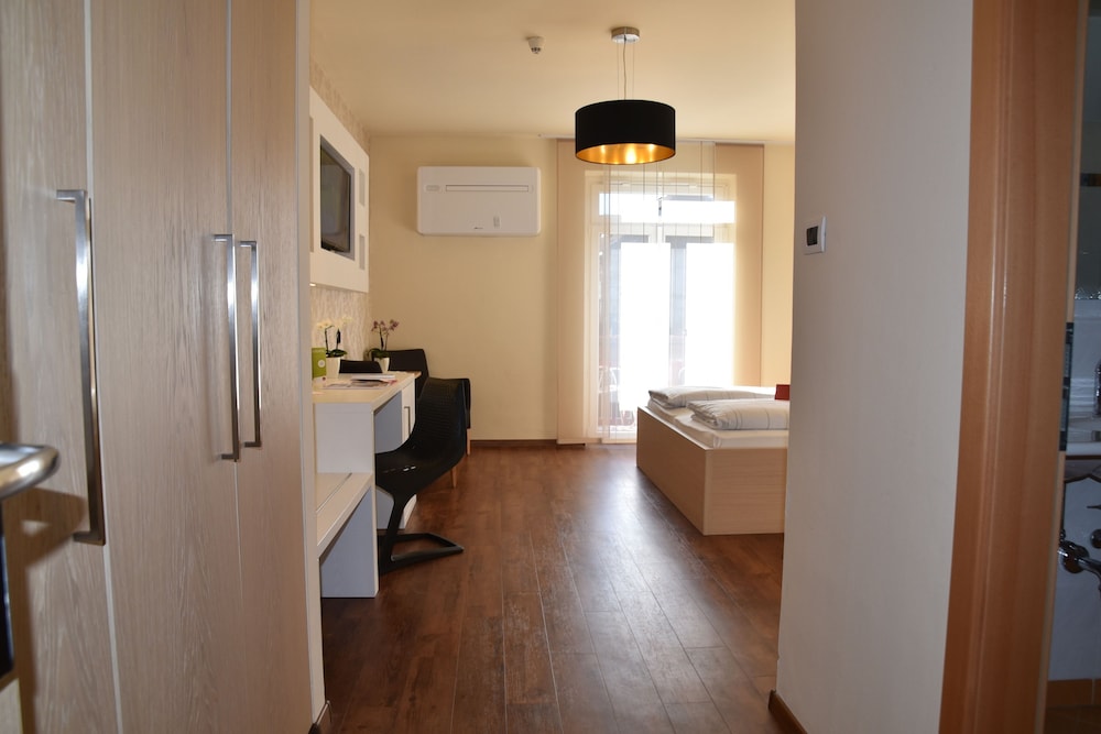 Deluxe Double Room, Refrigerator, Courtyard View